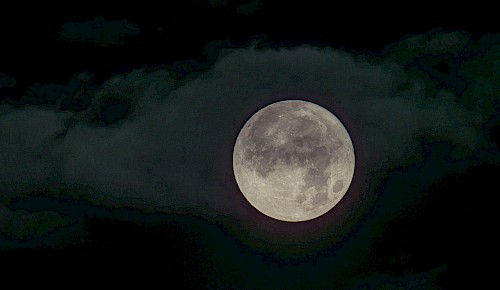 Der Blaue Supermond. Ein seltenes Ereignis: Der zweite Vollmond im Monat und dazu in Erdnähe.